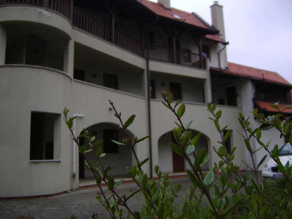 מלון Alsópáhok Arnyas Lakopark מראה חיצוני תמונה